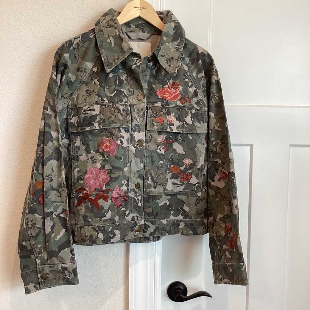 🌹Anthropologie Camouflage Denim Utility Jacket Pilcro New Floral Embroidered - Picture 4 of 15